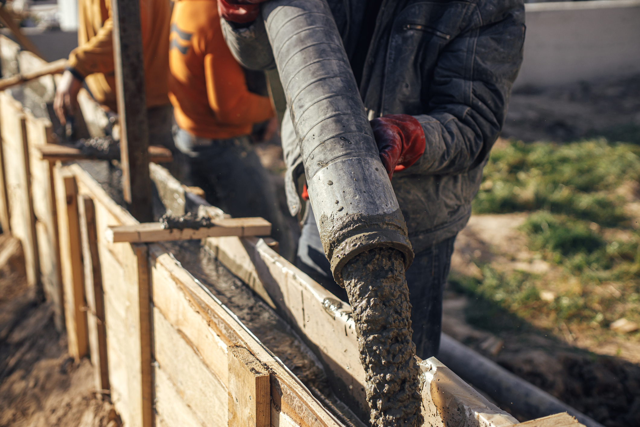 pouring concrete wall